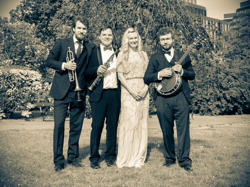 OTEVŘENÍ STŘECHY:Roaring Wild Cats Prague